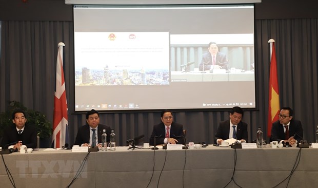 Prime Minister Pham Minh Chinh meets UK business community hinh anh 1