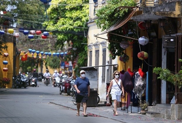 Foreign tourists can visit Vietnam from this month hinh anh 1