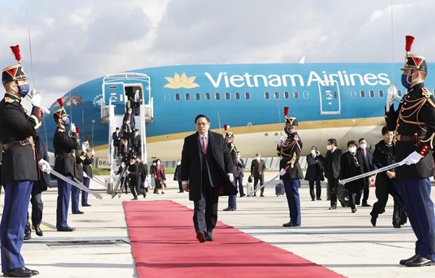 PM Pham Minh Chinh begins official visit to France hinh anh 1
