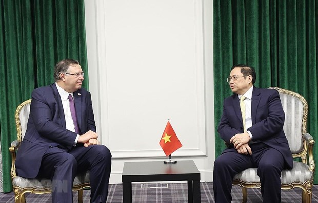 Prime Minister meets leaders of French groups hinh anh 1