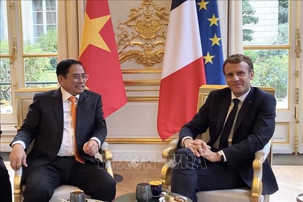 PM Pham Minh Chinh meets French President hinh anh 2