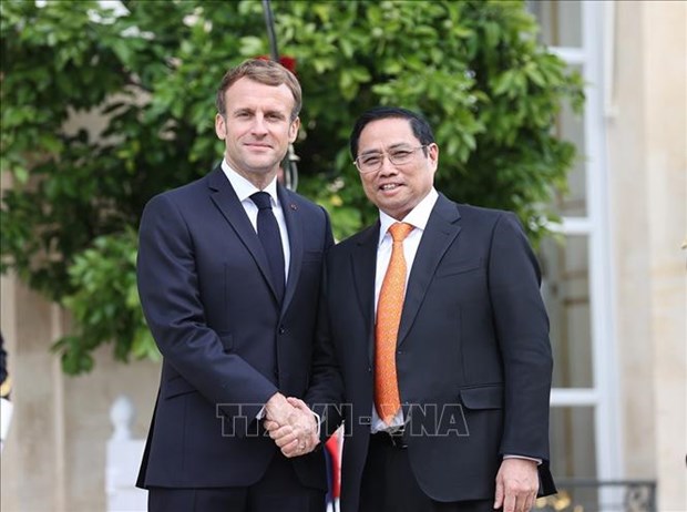 PM Pham Minh Chinh meets French President hinh anh 1