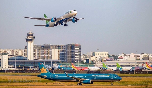 Ministry proposes resumption of int'l flights to 15 countries and territories hinh anh 1
