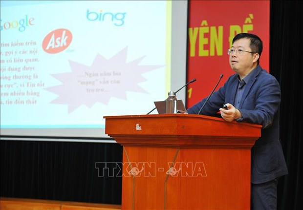 Official calls for internal codes of conduct on social media use hinh anh 2