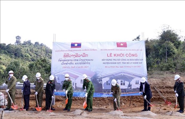 Vietnamese ministry assists Laos to build village police stations hinh anh 1