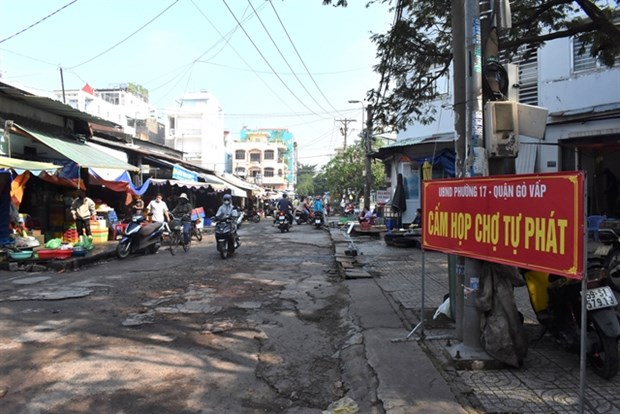 HCM City districts consider fixed areas for street vendors hinh anh 1