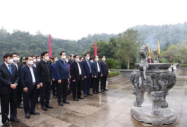 Prime Minister joins National Great Unity Festival in Cao Bang hinh anh 2