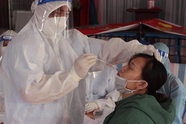 Vietnam records 8,616 new COVID-19 cases on November 15 hinh anh 1