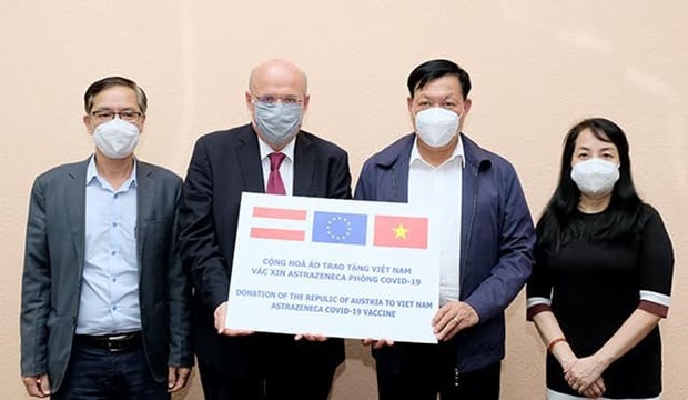 Vietnam receives 50,000 doses of COVID-19 vaccine from Austria hinh anh 2