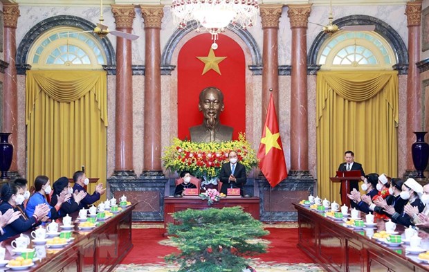 President meets prestigious locals in Bac Kan hinh anh 1
