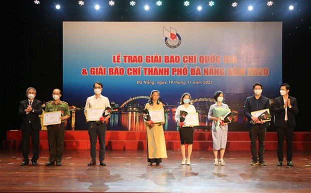 VNA’s journalists win prizes in Da Nang Press Awards 2020 hinh anh 1