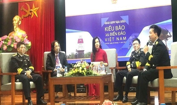 Seminar looks to bolster OVs’ pride in protecting sea and island sovereignty hinh anh 1