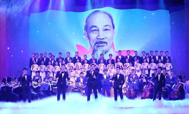 PM attends special art programme hinh anh 1