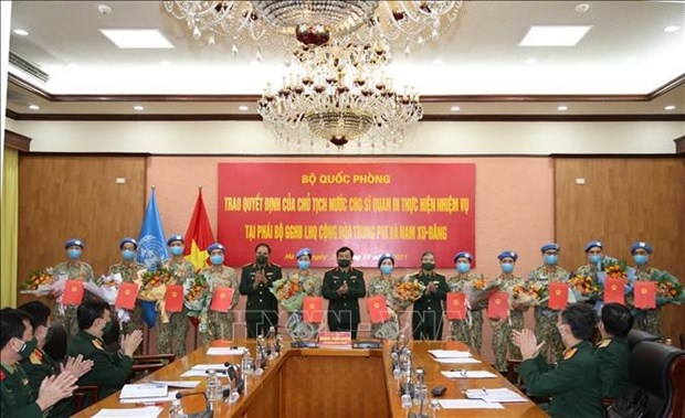 Vietnam deploys 12 more officers for UN peacekeeping operations hinh anh 1
