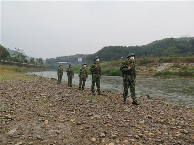 Vietnamese, Chinese border guards meet via webinar hinh anh 1