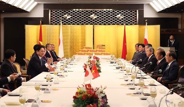 Prime Minister meets with former Japanese PM, head of parliamentary friendship alliance hinh anh 1