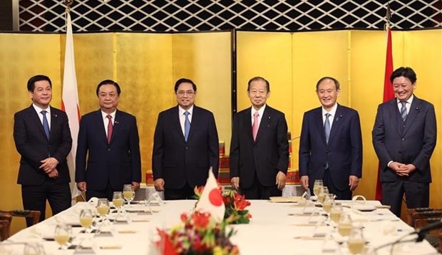 Prime Minister meets with former Japanese PM, head of parliamentary friendship alliance hinh anh 2