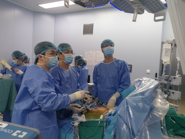 First endoscopic surgery to take liver from living donor performed hinh anh 1