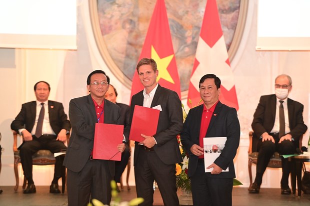 Vietjet signs 150-million-USD deal with Swiss MRO service provider hinh anh 2