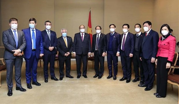 President receives Chilean Health Minister in Geneva hinh anh 2