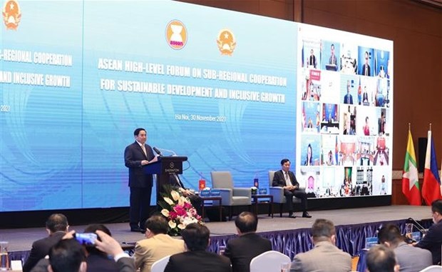 Forum fosters sub-regional development in line with ASEAN community building hinh anh 1