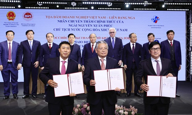Vietnam, Russia sign cooperation agreement on vaccine production hinh anh 2