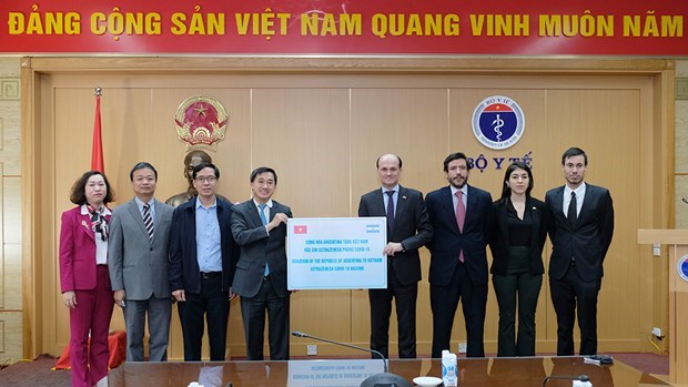 Health Ministry receives 500,000 AstraZeneca vaccine doses donated by Argentina hinh anh 1