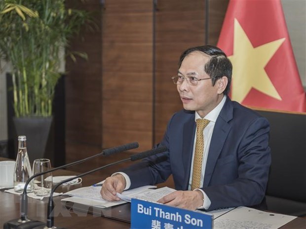 FM Bui Thanh Son holds meeting with Secretary of China’s Zhejiang Party Committee hinh anh 1