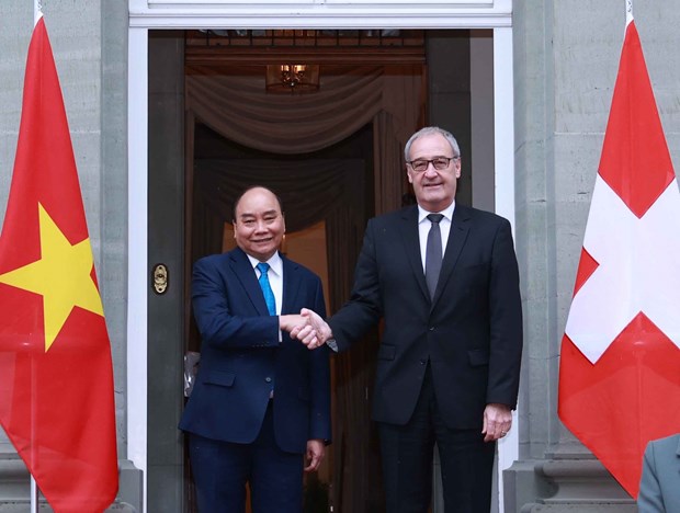 President’s visits to Switzerland, Russia help boost renovation, strategic trust hinh anh 1