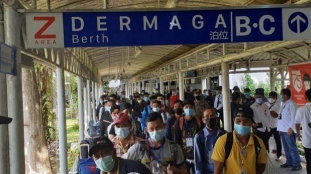 Indonesia, Malaysia work on protection of migrant workers hinh anh 1