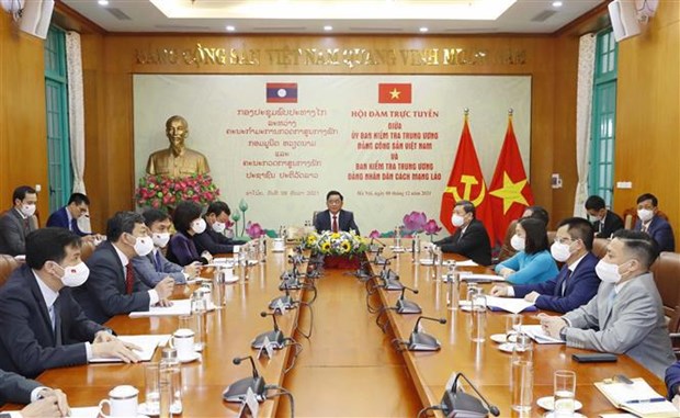 Party inspection commissions of Vietnam, Laos strengthen ties hinh anh 1