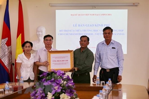 Embassy, Vietnamese bank fund building of Khmer-Vietnam association’s local headquarters hinh anh 1