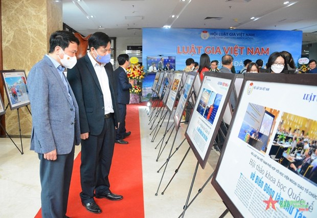 Photo exhibition on lawyers and homeland’s sea, islands launched hinh anh 2