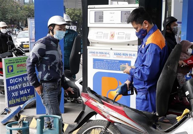 Petrol prices drop over 1,000 VND per litre in latest review hinh anh 1