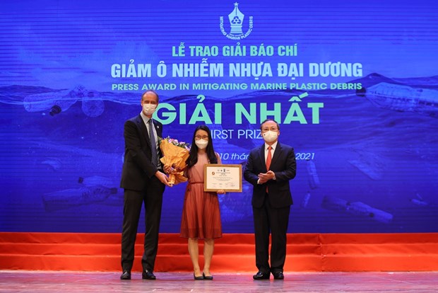Award promotes press circle’s role in mitigating marine plastic debris hinh anh 1