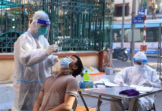 Vietnam records 14,839 COVID-19 cases on December 10 hinh anh 1