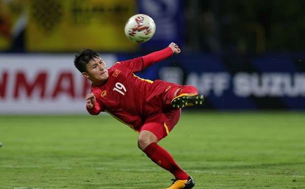 Vietnam trounce Malaysia 3-0 to top Group B at AFF Suzuki Cup hinh anh 2