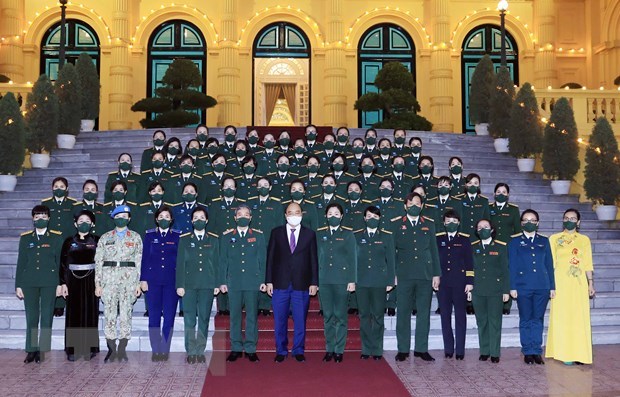 President meets outstanding military women hinh anh 1