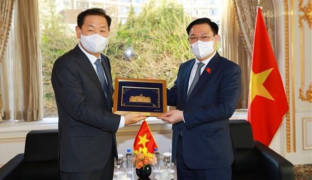 Top legislator receives leaders of RoK groups in Seoul hinh anh 1