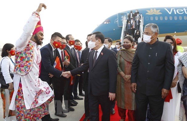 Top legislator arrives in New Delhi, beginning official visit to India hinh anh 1