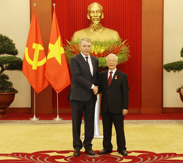 Vietnam’s Party leader honoured with Lenin Prize of Russian Communist Party hinh anh 1