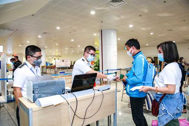 Vietnam to resume nine regular international air routes hinh anh 2
