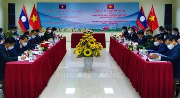 Quang Binh, Khammoune sign cooperation agreement hinh anh 1