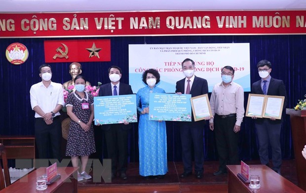HCM City receives financial, medical assistance for COVID-19 prevention hinh anh 1