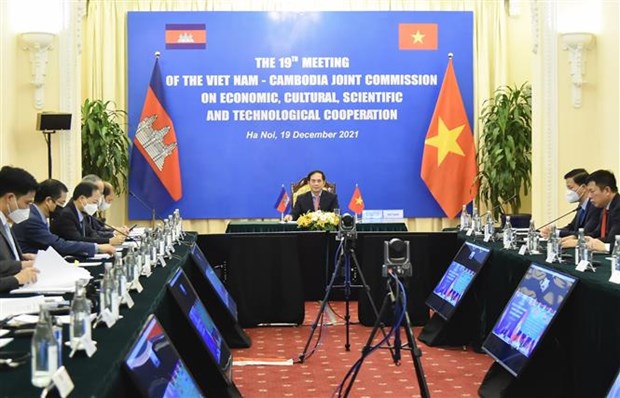 Vietnam, Cambodia foster economic, science and technology partnership hinh anh 1