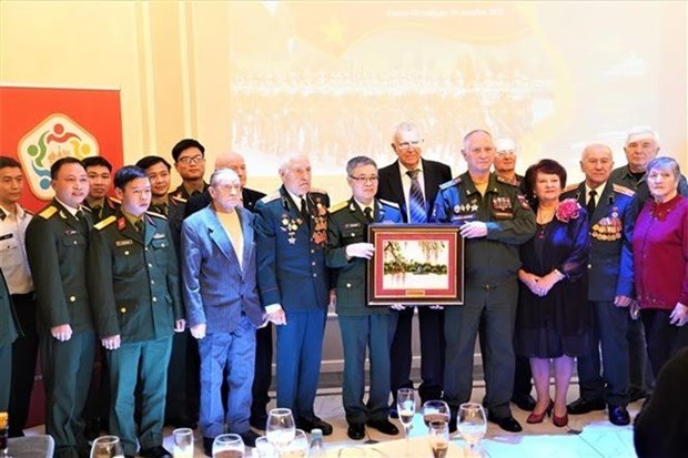 Ceremony pays tribute to former Russian military experts serving in Vietnam hinh anh 1