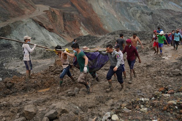 Myanmar steps up efforts to search for jade mine landslide victims hinh anh 1