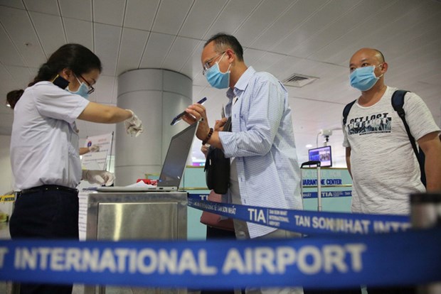 Short-stay visitors not subject to quarantine but must follow anti-pandemic measures: MoH hinh anh 1