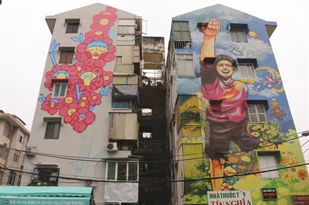 Colourful murals cover old buildings in HCM City hinh anh 1