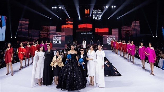 Vietnamese designers revive fashion amid pandemic hinh anh 1